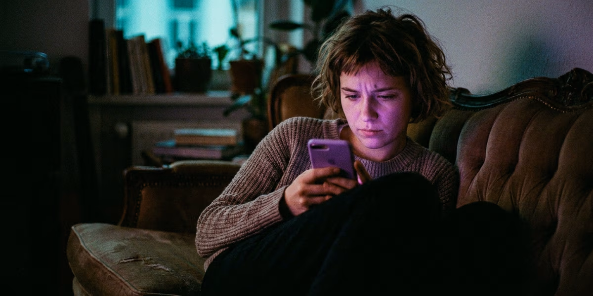 Zoe vs. Lex: Which Queer Dating App Fits You? (2026)